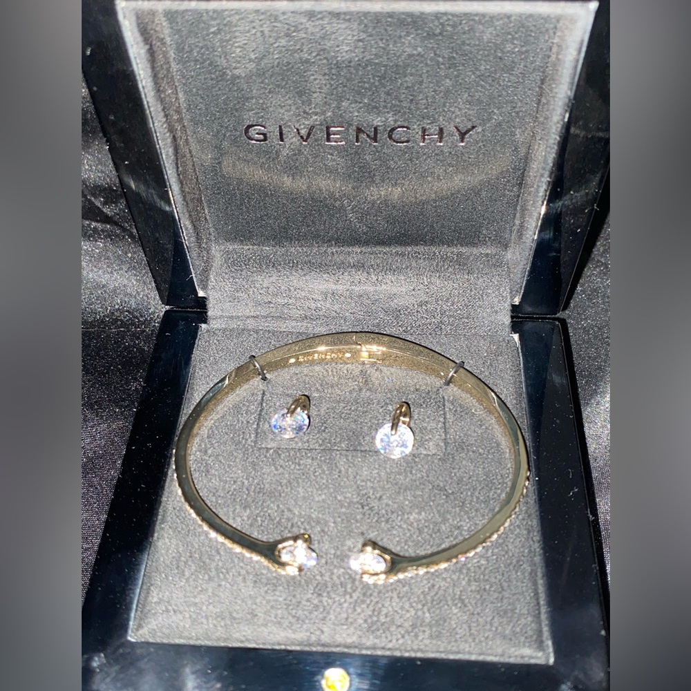 ✨Givenchy - 2-Pc. Set Crystal Cuff Bangle Bracelet & Matching Stud Earrings✨NWT✨ - Picture 16 of 16
